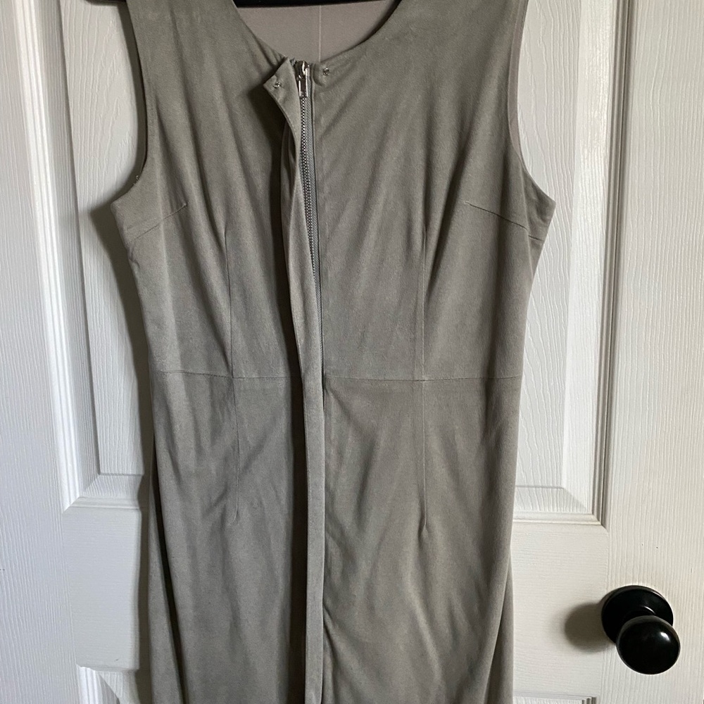 Dress - Picture 3 of 4